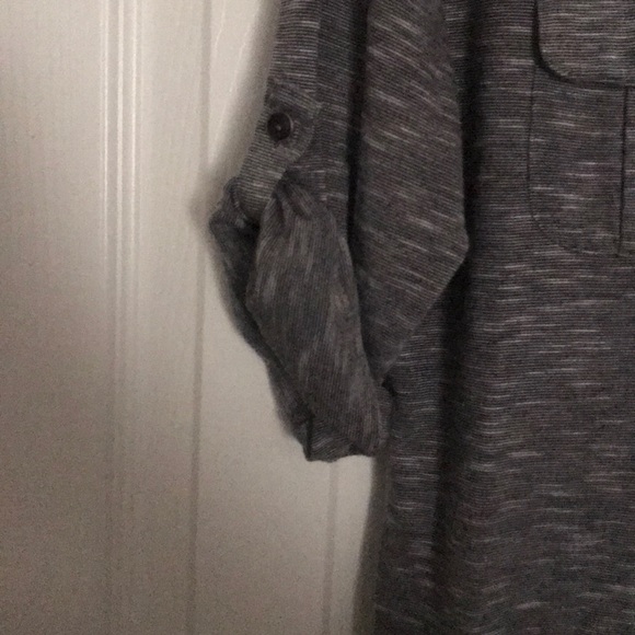 Scoop neck shirt with half buttons - Picture 3 of 4